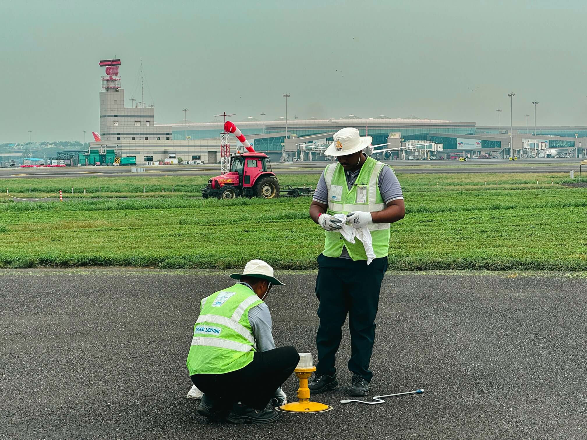 मानसून के बाद रनवे का रखरखाव सफलतापूर्वक पूरा होने के बाद मुंबई हवाई अड्डे पर परिचालन फिर से शुरू हुआ