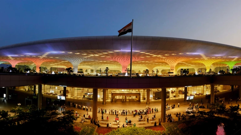 दिल्लीला मागे टाकून मुंबई विमानतळाने मिळवला मोठा मान दिल्लीला मागे टाकून मुंबई विमानतळाने मिळवला मोठा मान