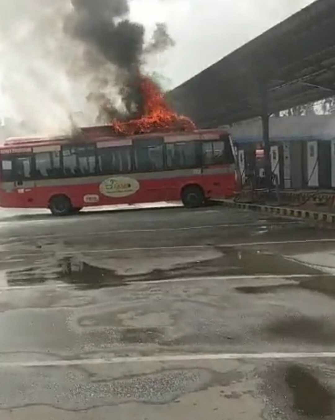 मालाड : मालवणी आगारातील बेस्टच्या बसला आग