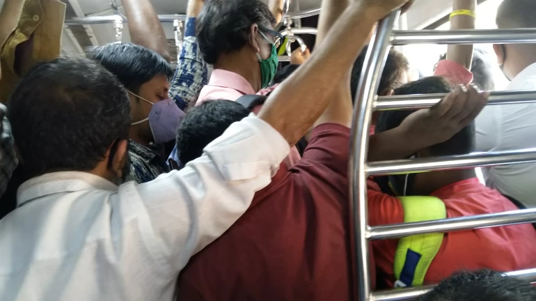 ठाणे- भीड़भाड़ वाली लोकल ट्रेन से गिरकर 20 वर्षीय युवक की मौत ठाणे- भीड़भाड़ वाली लोकल ट्रेन से गिरकर 20 वर्षीय युवक की मौत