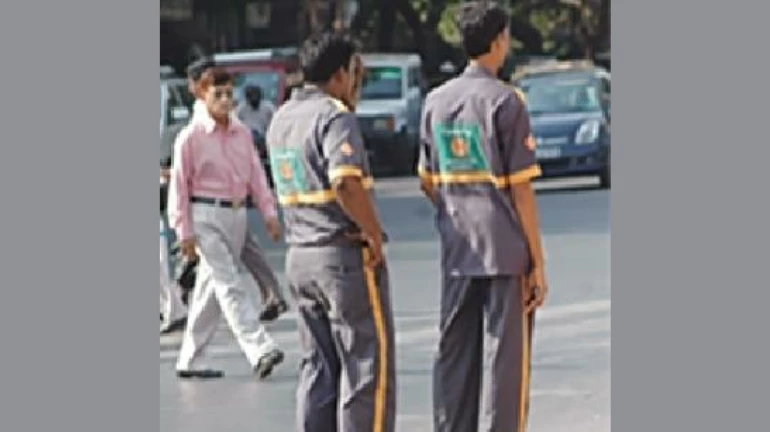 दंडाच्या नावाखाली क्लिन अप मार्शलांची वसूली, दोघांना अटक दंडाच्या नावाखाली क्लिन अप मार्शलांची वसूली, दोघांना अटक