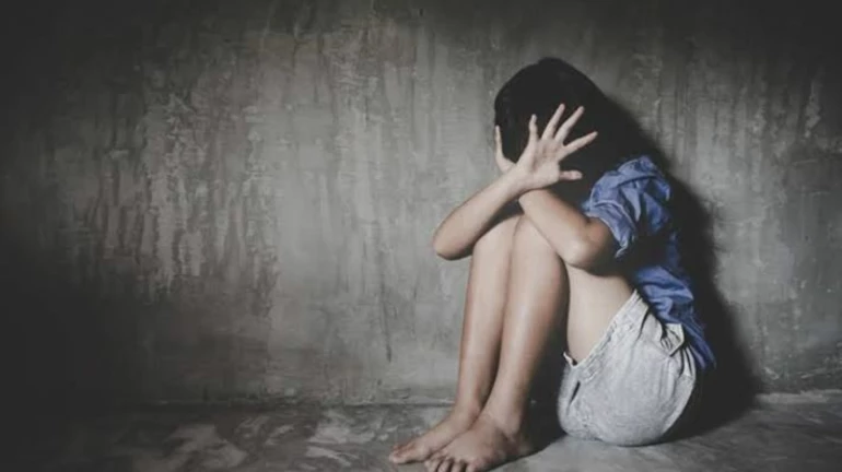 धक्कादायक ! अल्पवयीन मुलीस वेश्याव्यवसायात ढकलले, दाम्पत्यांना अटक