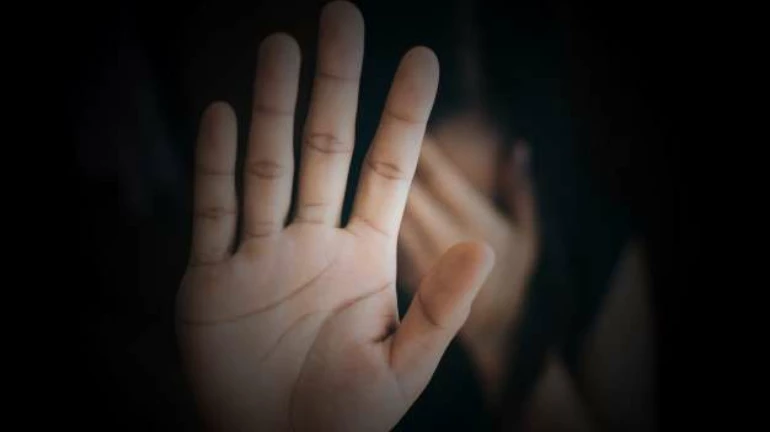 लज्जास्पद ! तरुणीकडे पाहून अश्लील चाळे, विकृताला अटक लज्जास्पद ! तरुणीकडे पाहून अश्लील चाळे, विकृताला अटक