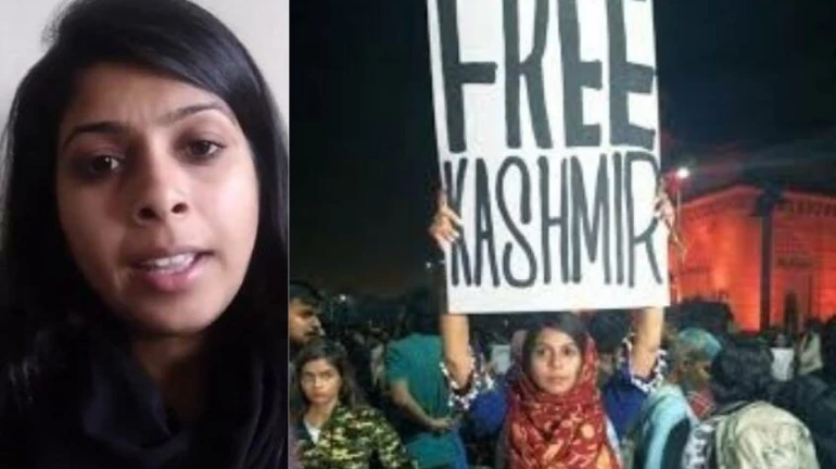 'फ्री कश्मीर' प्लेकार्ड वाली महिला महक मिर्ज़ा प्रभु को मिली राहत, पुलिस के आरोप सही नहीं पाए गए