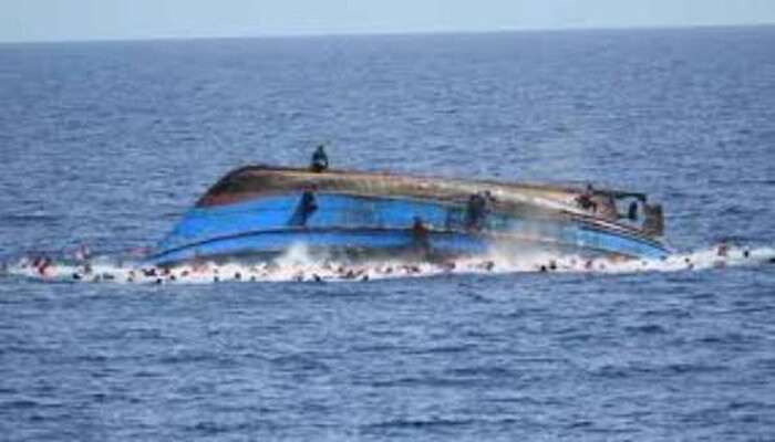 अरबी समुद्रातील धक्कादायक प्रकार, छोट्या बोटीला धडक देऊन बुडवण्याचा प्रयत्न