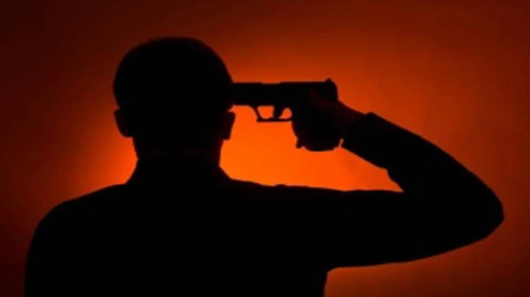 नौदल कर्मचाऱ्याची जहाजावरच आत्महत्या नौदल कर्मचाऱ्याची जहाजावरच आत्महत्या