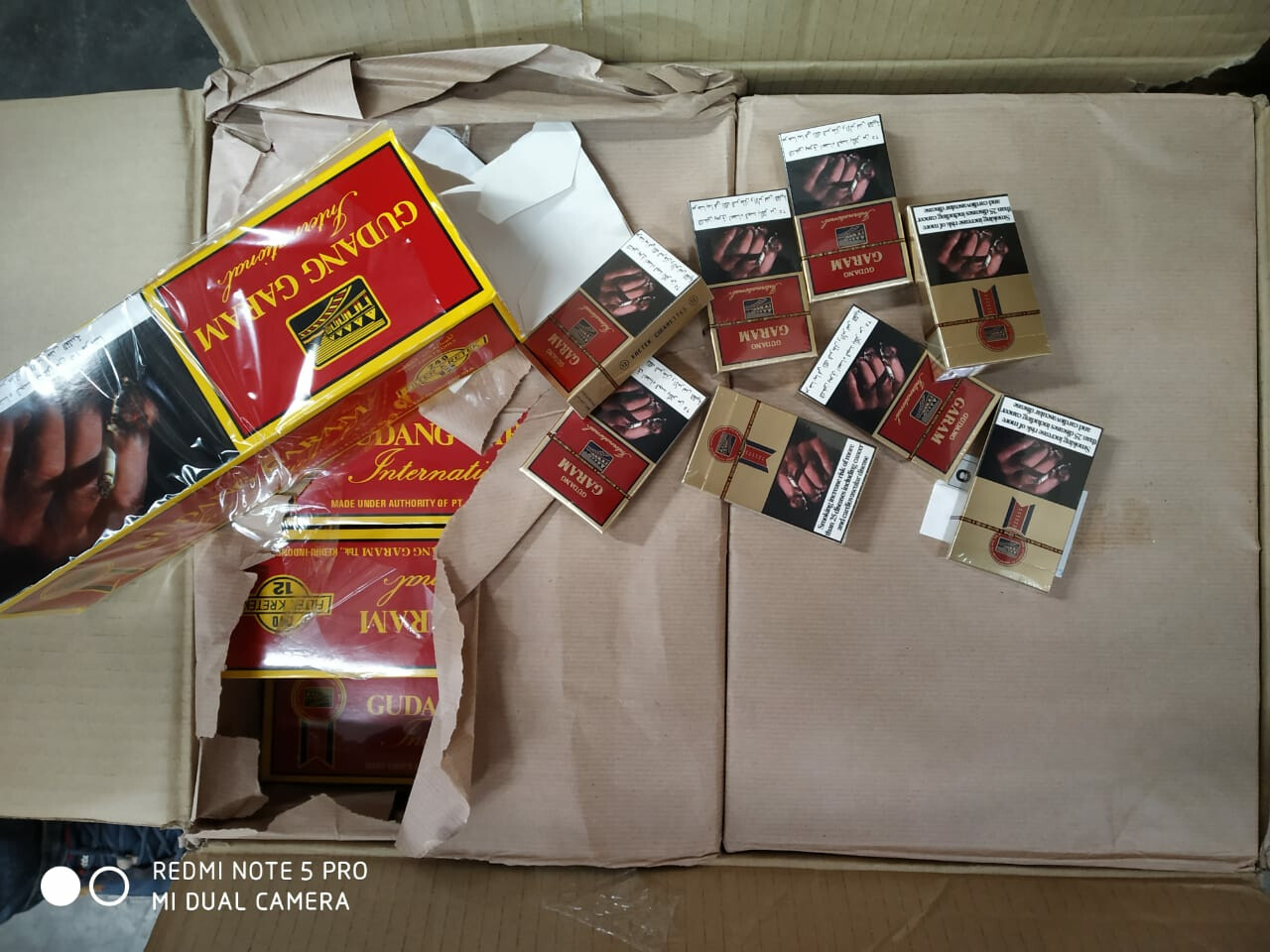 चपलांच्या कंटेनरमधून तीन कोटींच्या परदेशी सिगरेटची तस्करी