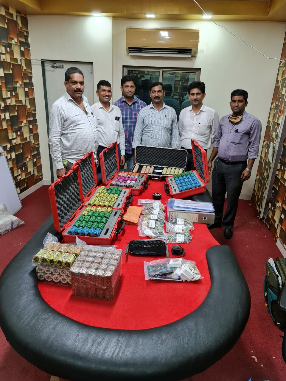 आॅनलाईन जुगार अड्यावर कारवाई