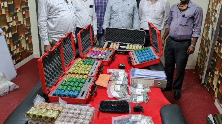 आॅनलाईन जुगार अड्यावर कारवाई आॅनलाईन जुगार अड्यावर कारवाई