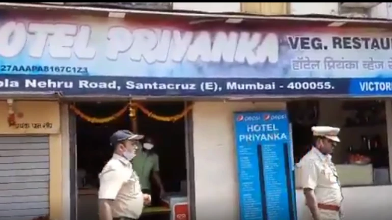 No mask on face: Mumbai cops caught on camera flouting COVID-19 norms; See video No mask on face: Mumbai cops caught on camera flouting COVID-19 norms; See video