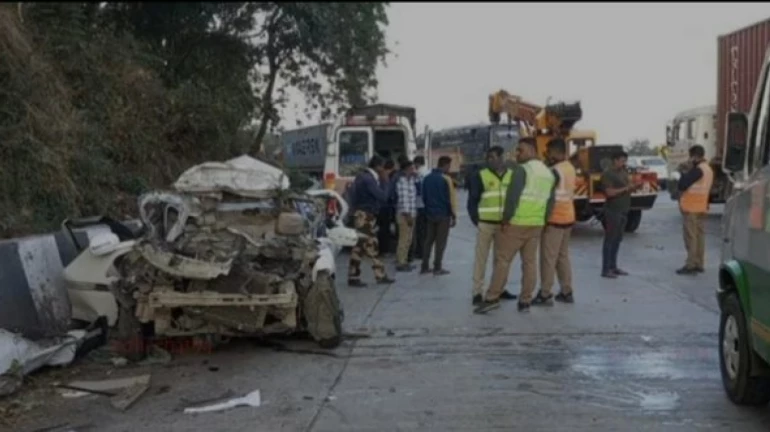 4 killed, 7 injured as truck rams into car on Mumbai-Pune Expressway