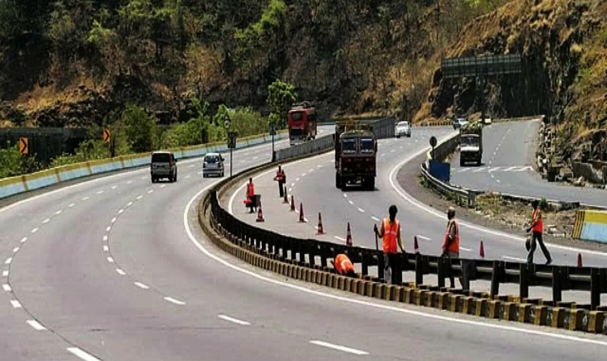मुंबई-पुणे एक्सप्रेसवेवर 'या' वेगाने करावा लागणार प्रवास