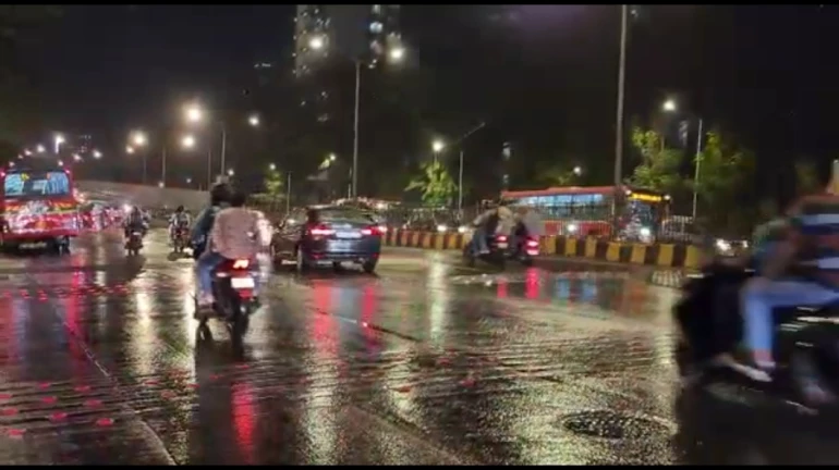 मुंबईतल्या 'या' भागांमध्ये पावसाची हजेरी मुंबईतल्या 'या' भागांमध्ये पावसाची हजेरी