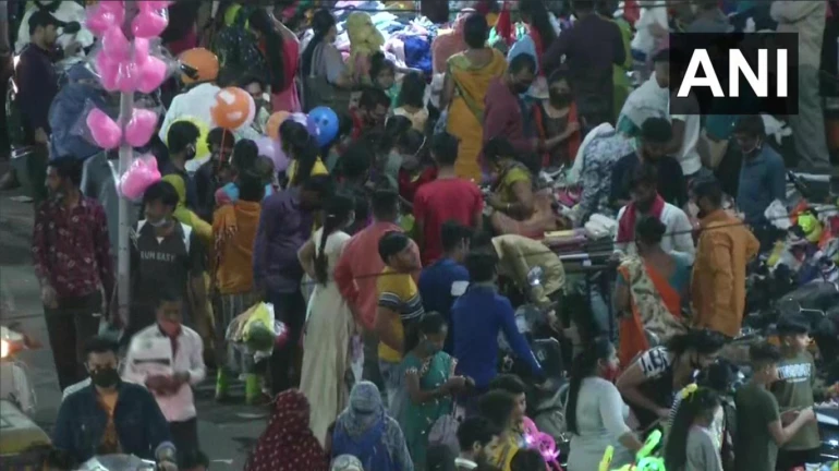 Maharashtra: To avoid lockdown, this city has started charging people to enter the market Maharashtra: To avoid lockdown, this city has started charging people to enter the market