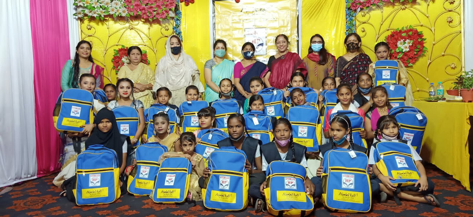 नन्ही कली पहल के तहत 150 छात्राओं को शैक्षिक साहित्य का वितरण