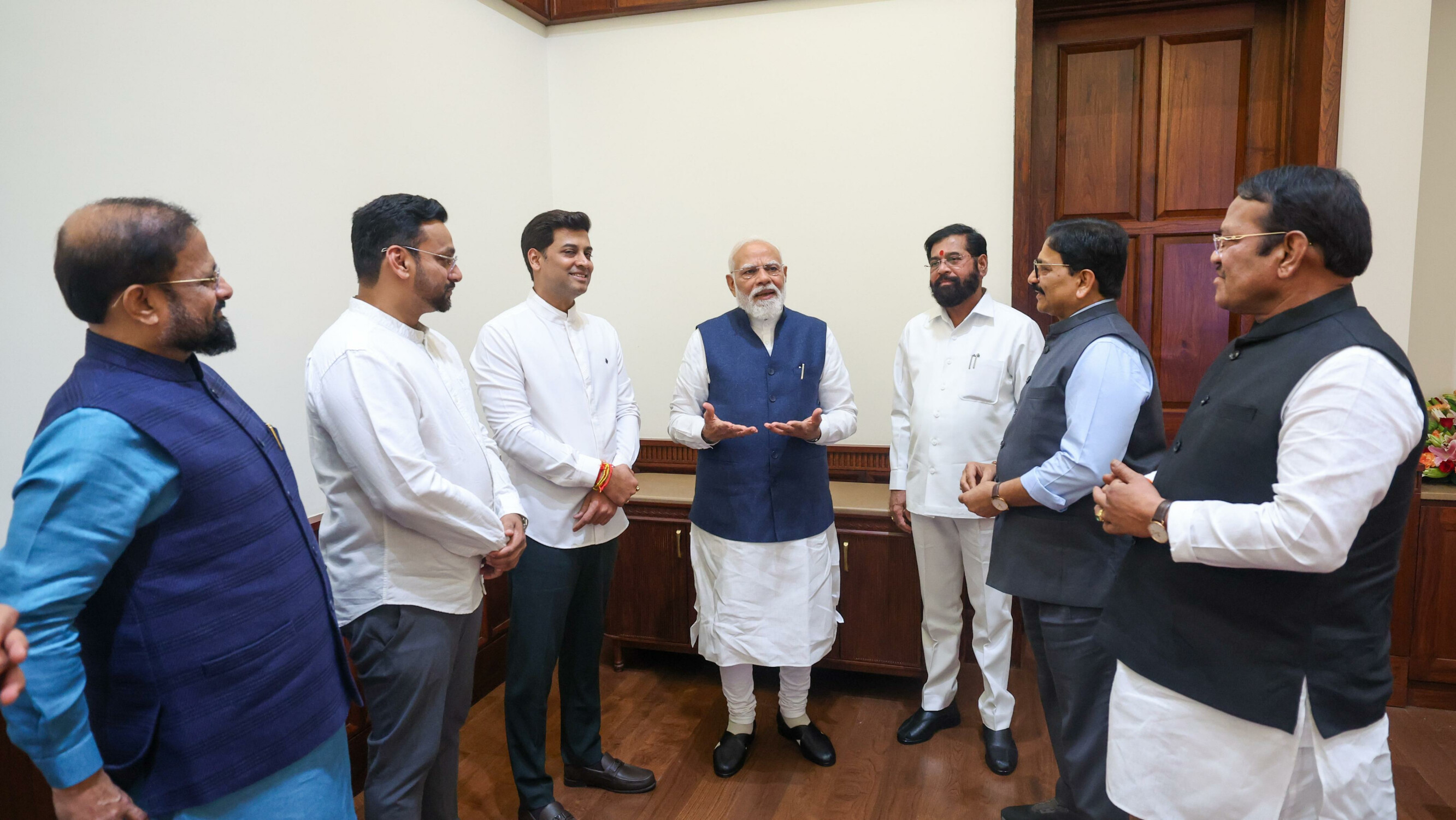 उपमुख्यमंत्री एकनाथ शिंदे और  प्रधानमंत्री नरेंद्र मोदी के बीच हुई महत्वपूर्ण बैठक