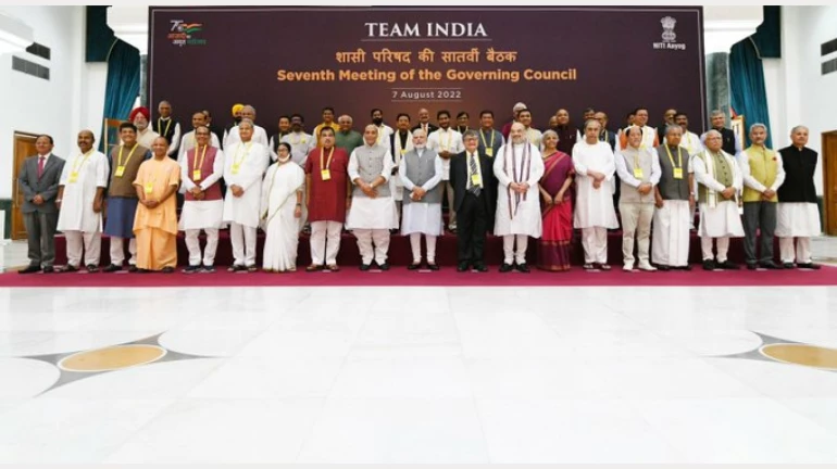 रोहित पवार ने मुख्यमंत्री एकनाथ शिंदे के कतार में अंतिम पंक्ति में खड़े होने पर जताई नाराजगी रोहित पवार ने मुख्यमंत्री एकनाथ शिंदे के कतार में अंतिम पंक्ति में खड़े होने पर जताई नाराजगी