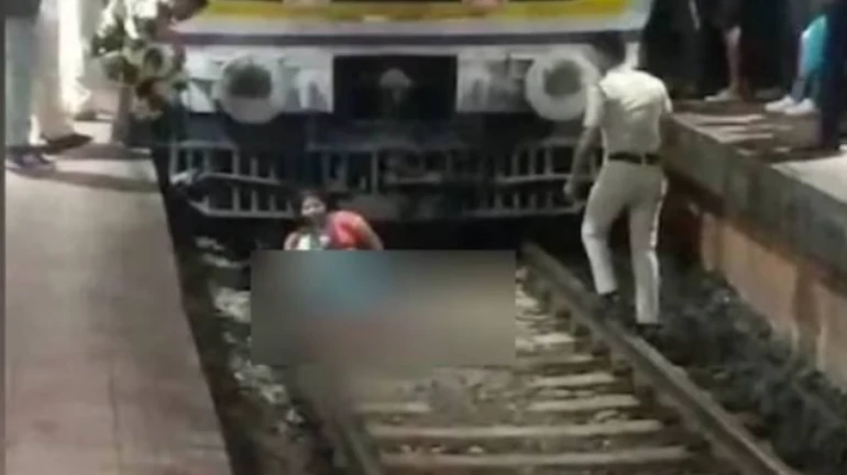 Navi Mumbai: Woman slips while catching local train, survives but loses leg Navi Mumbai: Woman slips while catching local train, survives but loses leg