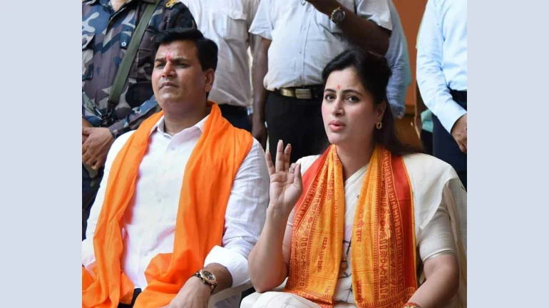 FIR रद्द करण्याची राणा दाम्पत्याची मागणी हायकोर्टाने फेटाळली FIR रद्द करण्याची राणा दाम्पत्याची मागणी हायकोर्टाने फेटाळली