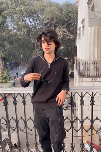 शाहरुख खान को प्रेरणा माननेवाले नईम शेख उर्फ ​​TheRealSrk बने इंस्टाग्राम के सुपर स्टार!