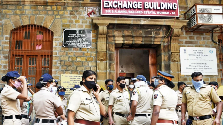 मुंबईत NCB च्या पथकाचे तीन ठिकाणी छापे, मोठ्या प्रमाणात ड्रग्ज जप्त मुंबईत NCB च्या पथकाचे तीन ठिकाणी छापे, मोठ्या प्रमाणात ड्रग्ज जप्त