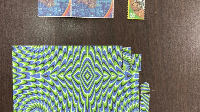 LSD ड्रग्जची तस्करी करणाऱ्यांचा पर्दाफाश LSD ड्रग्जची तस्करी करणाऱ्यांचा पर्दाफाश