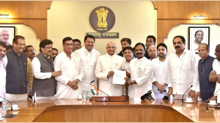 महाराष्ट्र- उपसभापति नीलम गोरे को अयोग्य ठहराने की मांग महाराष्ट्र- उपसभापति नीलम गोरे को अयोग्य ठहराने की मांग