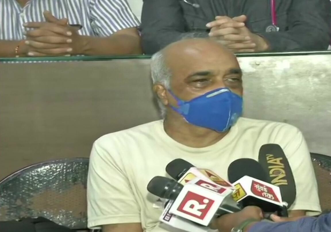 Ex-Navy Officer Madan Sharma demands Uddhav Thackeray's resignation