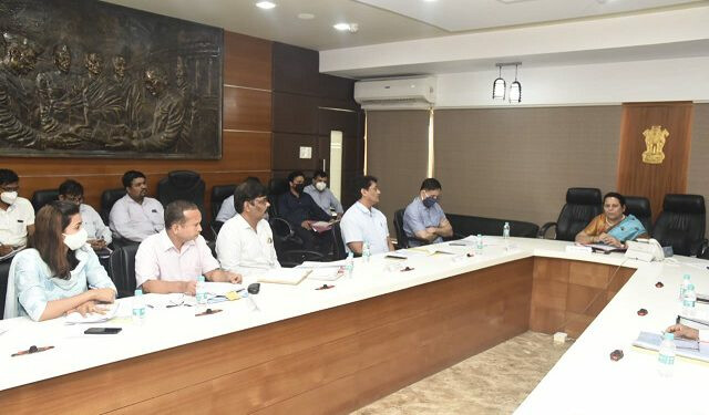 3894 तैयार मकानों के पत्र मिल मजदूरों को 15 जून तक दिए जाएं- डिप्टी स्पीकर डॉ. नीलम गोरहे