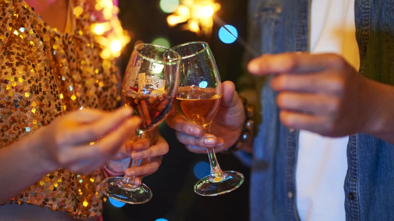 Night Curfew: Mumbai’s Restaurants and Pubs to Celebrate New Year at 10:30 PM Night Curfew: Mumbai’s Restaurants and Pubs to Celebrate New Year at 10:30 PM