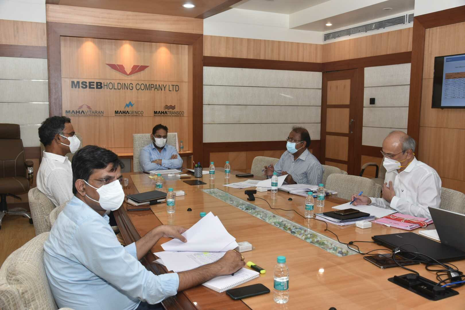 Energy Minister Nitin Raut discusses the use of optical fiber on Mahatrans Co Towers