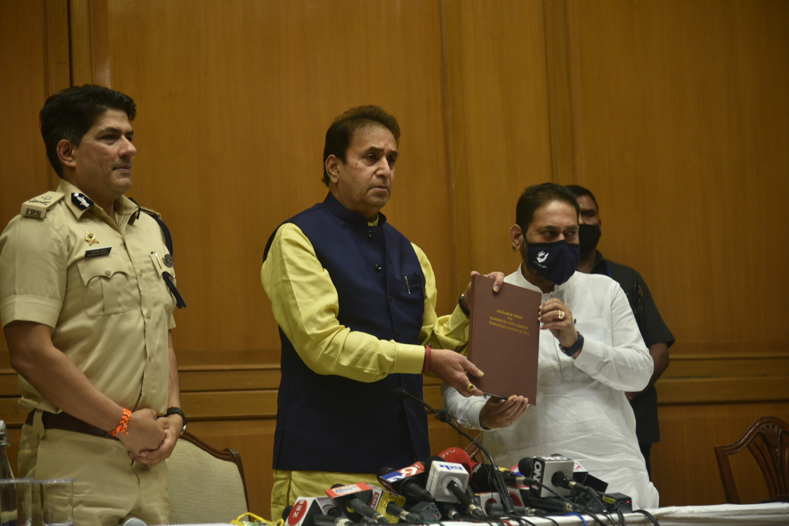 मुंबईतील वीजपुरवठा खंडित प्रकरणी महाराष्ट्र सायबरचा अहवाल सादर