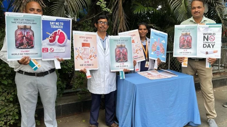 Mumbaikars Take Oath To Quit Smoking At Borivali Railway Station Mumbaikars Take Oath To Quit Smoking At Borivali Railway Station