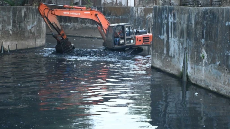 मुंबई - जल निकासी संबंध में शिकायत दर्ज कराने के जल्द शुरु होगी ऑनलाइन प्रणाली मुंबई - जल निकासी संबंध में शिकायत दर्ज कराने के जल्द शुरु होगी ऑनलाइन प्रणाली