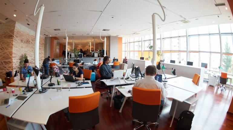 खाजगी क्षेत्रातील कर्मचाऱ्यांनी 10 तास काम करण्याचा प्रस्ताव खाजगी क्षेत्रातील कर्मचाऱ्यांनी 10 तास काम करण्याचा प्रस्ताव