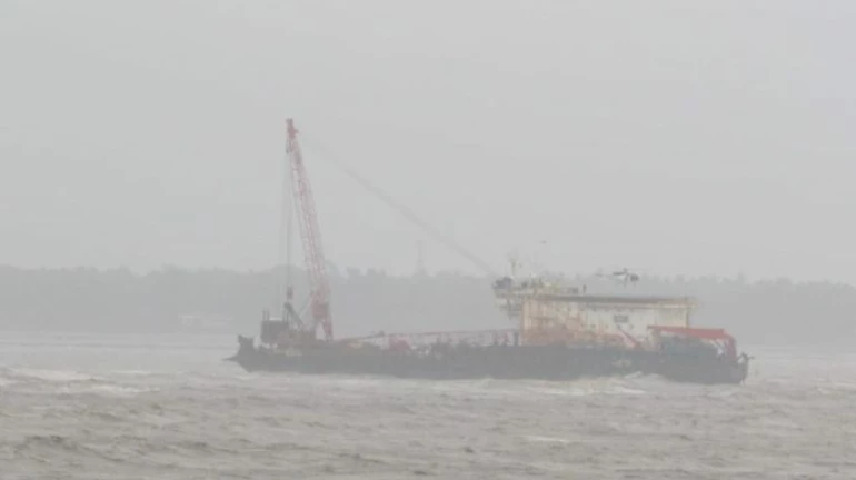 Barge P305 : ONGC कडून मृत्युमुखी आणि बेपत्ता कर्मचाऱ्यांसाठी आर्थिक मदत Barge P305 : ONGC कडून मृत्युमुखी आणि बेपत्ता कर्मचाऱ्यांसाठी आर्थिक मदत