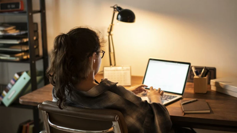 नवे शैक्षणिक वर्षही ऑनलाइन वर्गातच सुरू होणार? नवे शैक्षणिक वर्षही ऑनलाइन वर्गातच सुरू होणार?