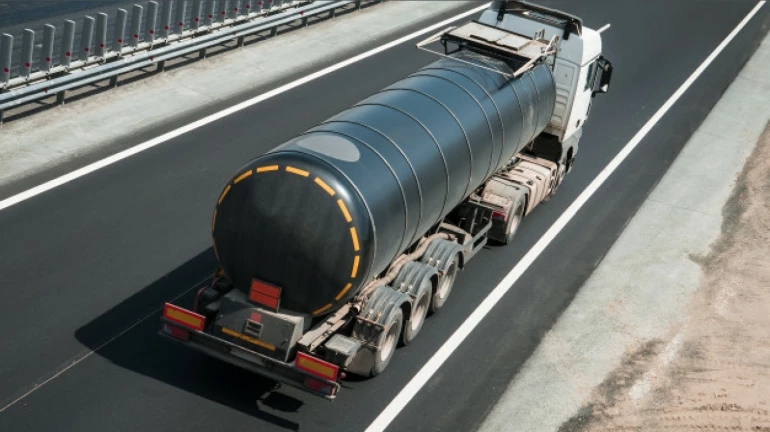 Medical Oxygen Tanker on Its Way to Kolhapur Found to Be Leaking Medical Oxygen Tanker on Its Way to Kolhapur Found to Be Leaking