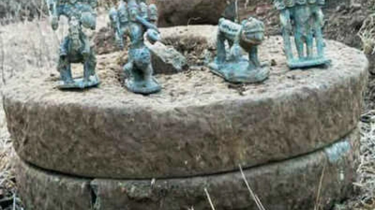 Locals Discover 12th-Century Artefacts in Palghar Locals Discover 12th-Century Artefacts in Palghar