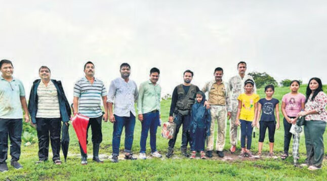 जंगलात हरवलेल्या एकाच कुटुंबातील 8 जणांची सुटका