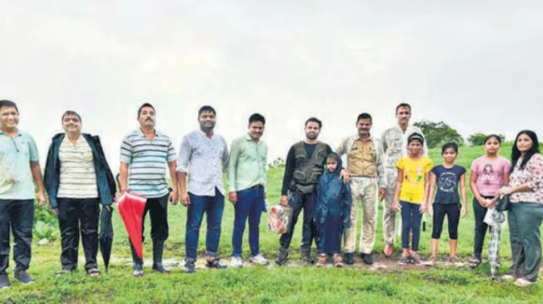 जंगलात हरवलेल्या एकाच कुटुंबातील 8 जणांची सुटका जंगलात हरवलेल्या एकाच कुटुंबातील 8 जणांची सुटका