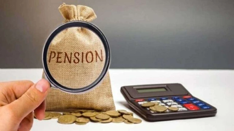 Railway employees union demands old pension