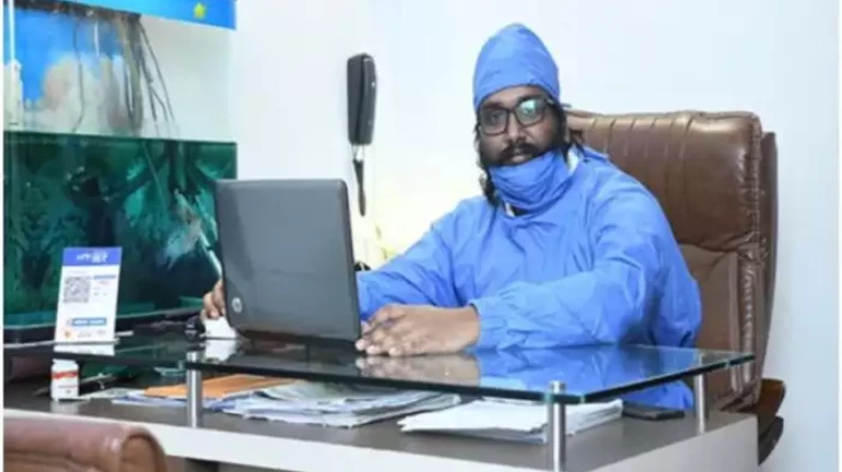 एक हजार से अधिक लोगों का ऑपरेशन करने वाला फर्जी डॉक्टर हुआ गिरफ्तार एक हजार से अधिक लोगों का ऑपरेशन करने वाला फर्जी डॉक्टर हुआ गिरफ्तार