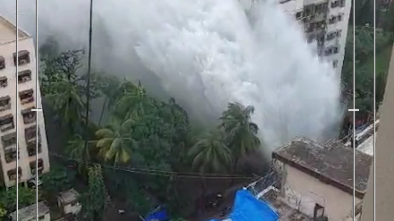 अंधेरीत पाईपलाईन फुटली, 'या' भागातील पाणीपुरवठा खंडित अंधेरीत पाईपलाईन फुटली, 'या' भागातील पाणीपुरवठा खंडित