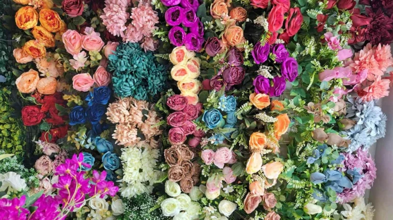 महाराष्ट्रात प्लॅस्टिकच्या फुलांवर बंदी महाराष्ट्रात प्लॅस्टिकच्या फुलांवर बंदी