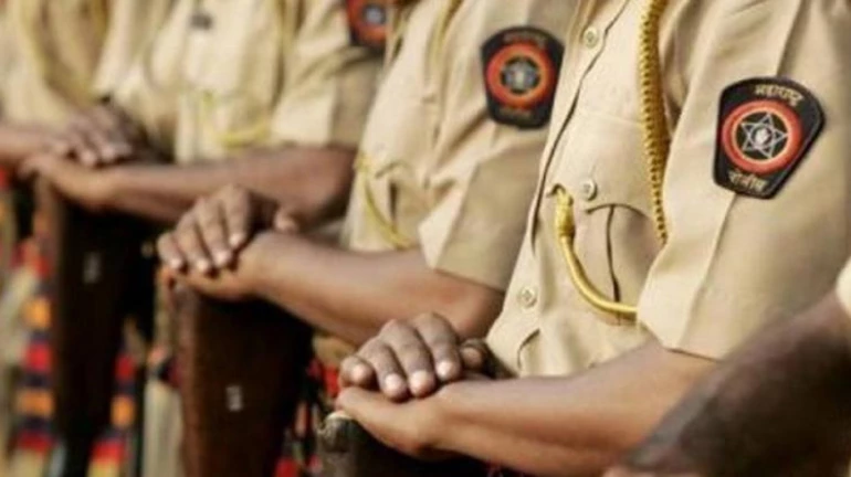 नकली पुलिस बनकर चार लोगों से लाखों की डकैती नकली पुलिस बनकर चार लोगों से लाखों की डकैती