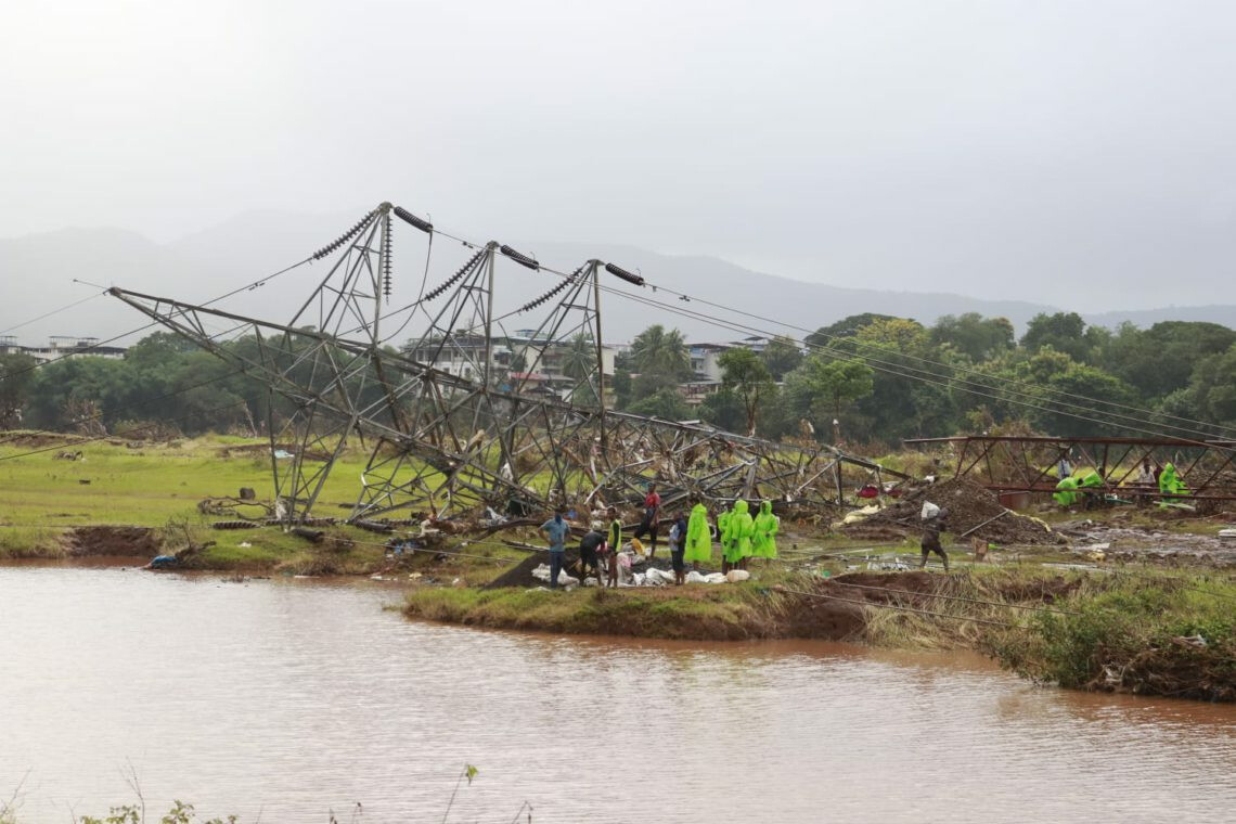 वीज नसलेली पूरग्रस्त गावं सौर दिव्यांनी उजळणार