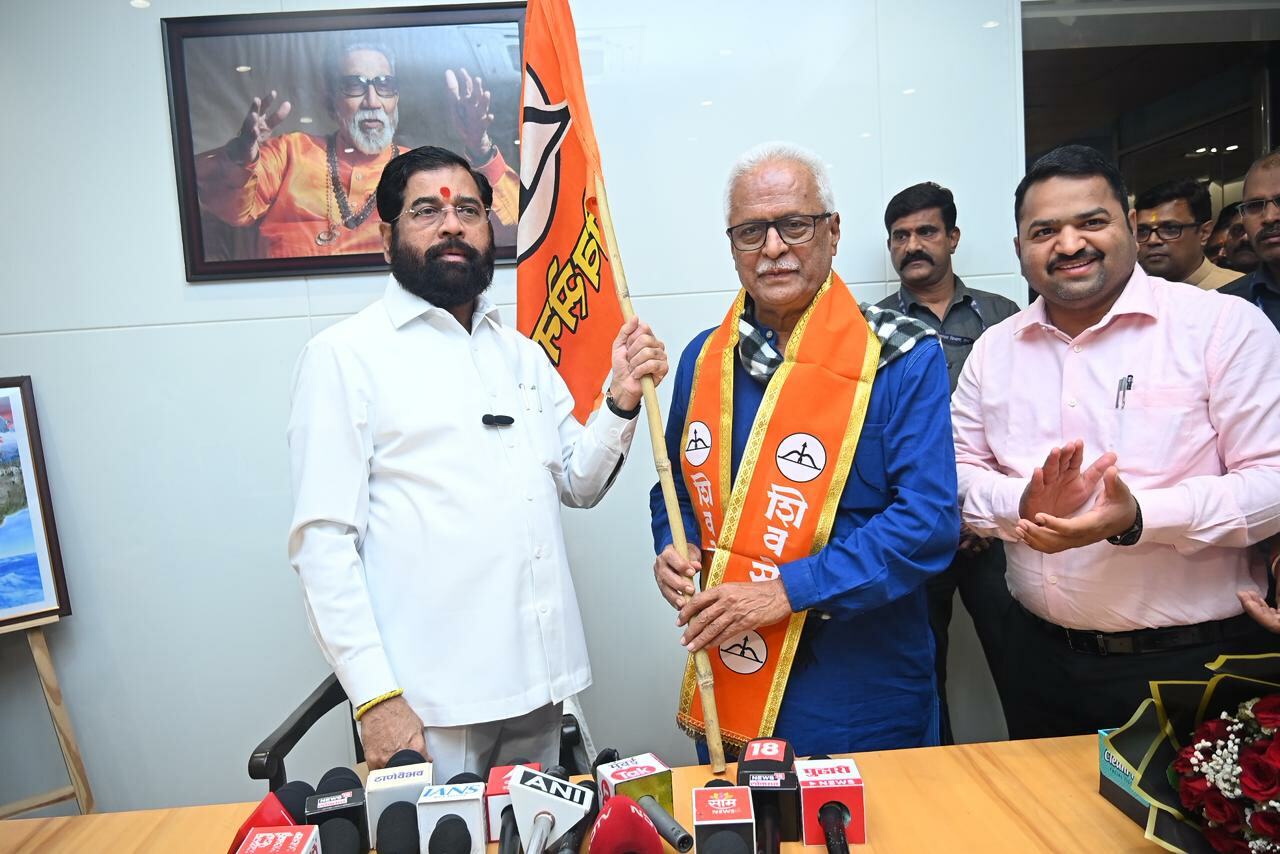 मनसे का इंजन छोड़ शिवसेना का धनुष-बाण थामा प्रकाश महाजन ने