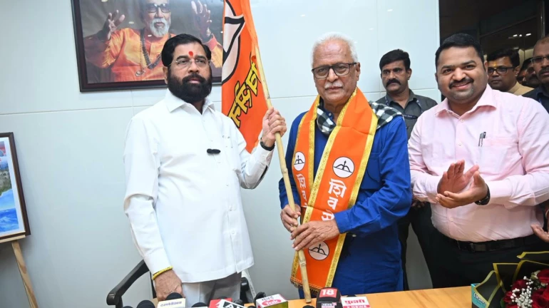 मनसे का इंजन छोड़ शिवसेना का धनुष-बाण थामा प्रकाश महाजन ने मनसे का इंजन छोड़ शिवसेना का धनुष-बाण थामा प्रकाश महाजन ने