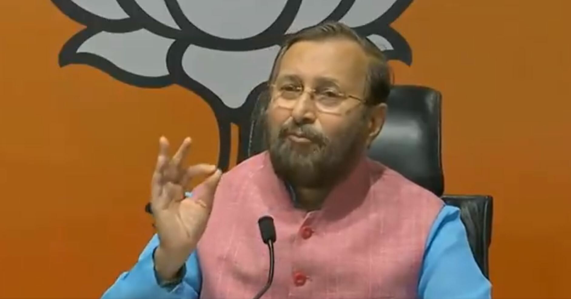 महाराष्ट्राच्या अब्रुची पुरती लक्तरं निघाली, प्रकाश जावडेकरांचं टीकास्त्र